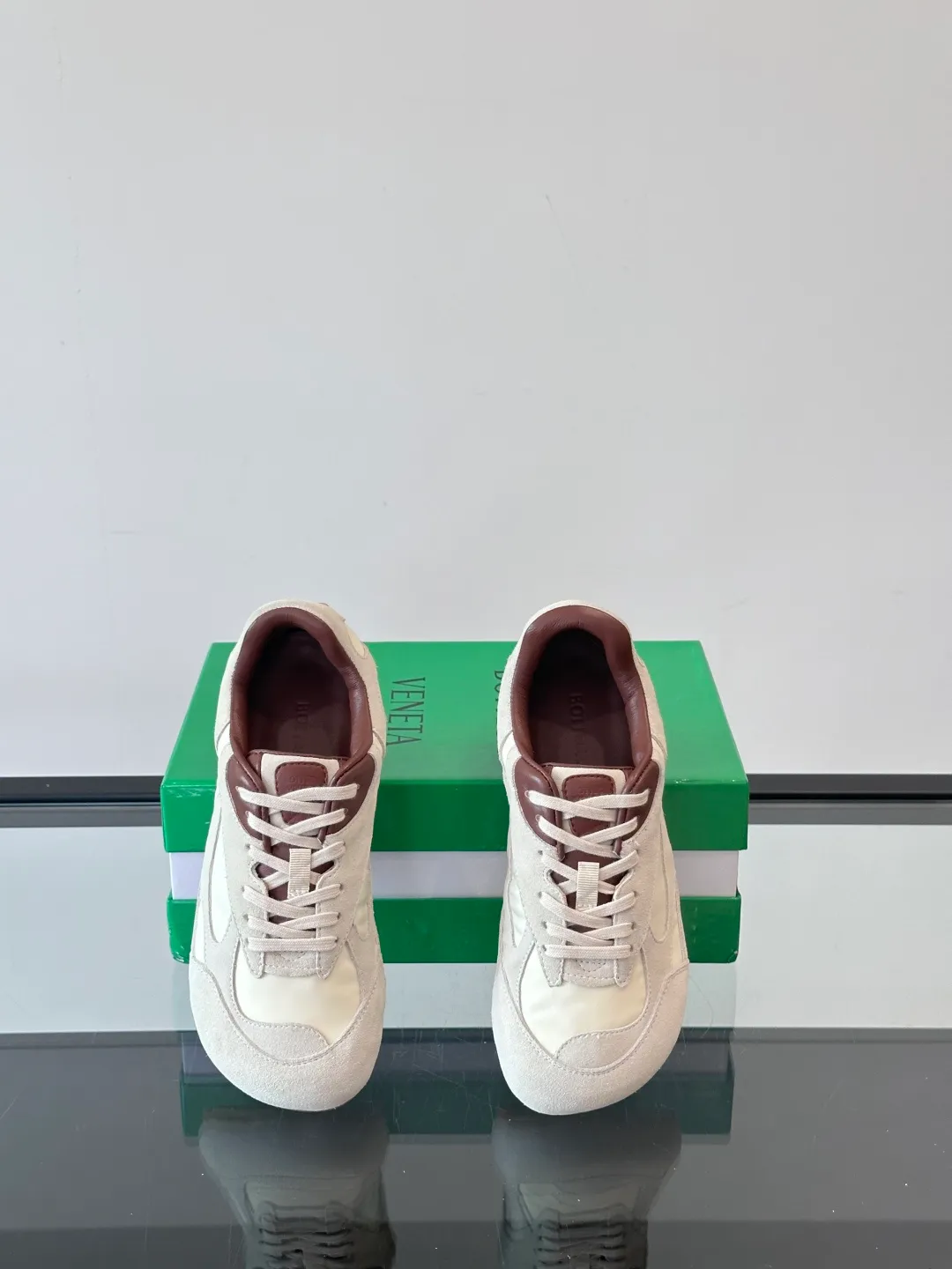 p600 "Bv" new orbit👫 casual sneakers for couples, the retro style of the millennium is so handsome, a super cool fashion item, the most important thing is that it feels incomparably comfortable on the feet, and the design style is also perfect. It will definitely be the one you wear most in daily life, original development, high quality presentation! Size: 35-45 (men’s size 38.45 customized)